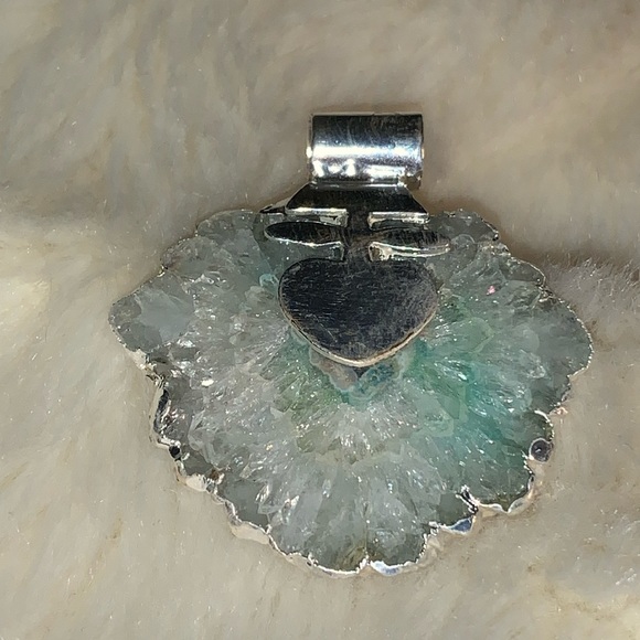 Mint green crystal Druzy pendant - Picture 3 of 11